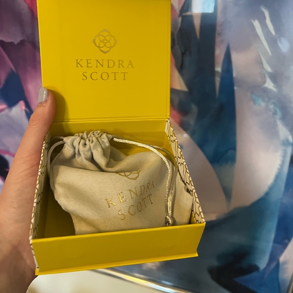 NWT Kendra Scott Addison Triple Strand in rose gold - Picture 3 of 6